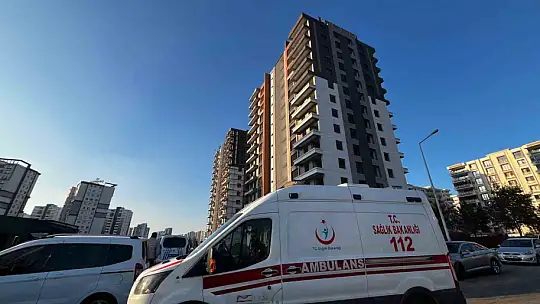 13'üncü kattan düşen işçi hayatını kaybetti, yakınları sinir krizi geçirdi