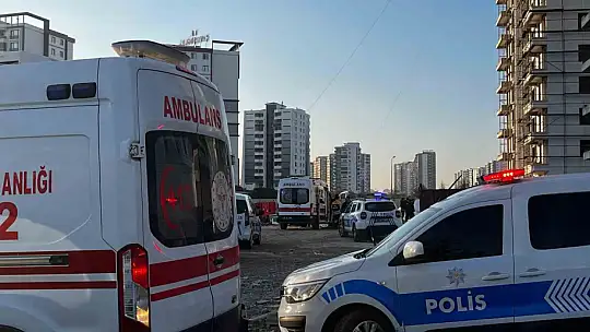 13'üncü kattan düşen işçi hayatını kaybetti, yakınları sinir krizi geçirdi