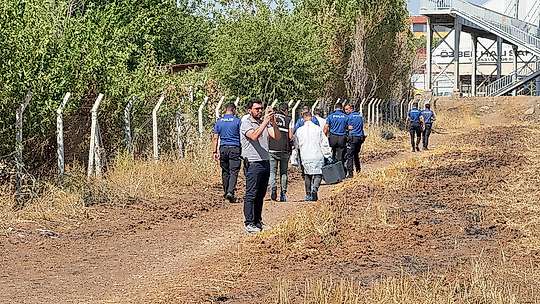 Boş arazide erkek cesedi bulundu