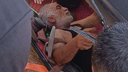 Diyarbakır'da çekici devrildi, sürücü yaralandı