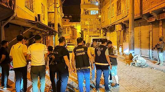 Diyarbakır'da dört mahallede özel harekat polisi destekli