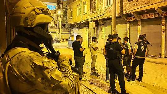 Diyarbakır'da dört mahallede özel harekat polisi destekli