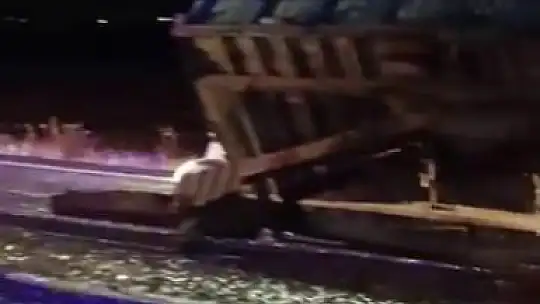 Diyarbakır'da hafif ticari araç ile traktör çarpıştı: 2 yaralı