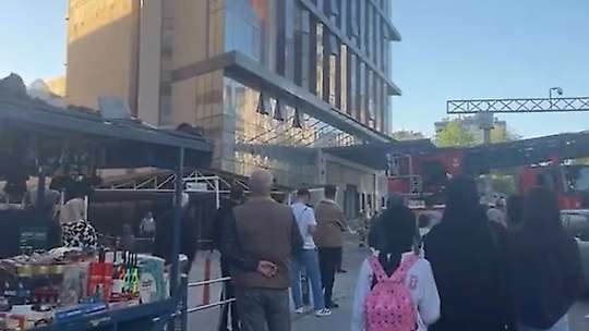 Diyarbakır'da inşaat halindeki otelde yangın: 13 kişi dumandan etkilendi