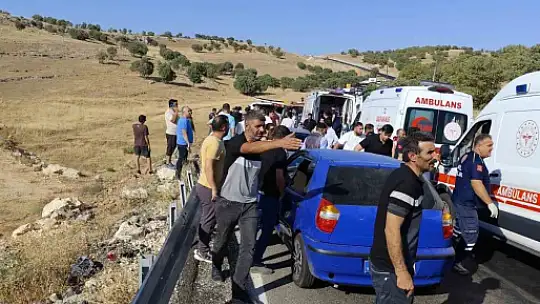 Adıyaman'dan geziye giden kadınları taşıyan minibüs devrildi: 1 ölü, 15 yaralı