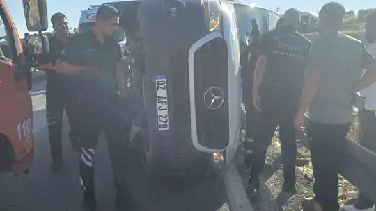 Adıyaman'dan geziye giden kadınları taşıyan minibüs devrildi: 1 ölü, 15 yaralı