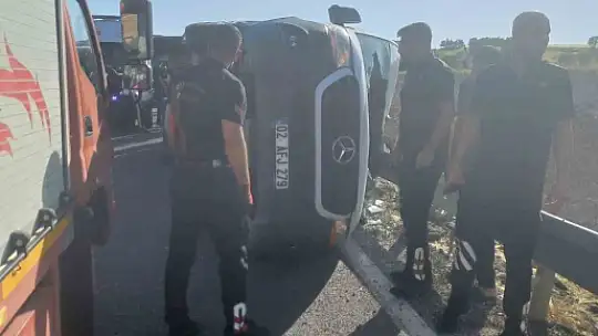 Adıyaman'dan geziye giden kadınları taşıyan minibüs devrildi: 1 ölü, 15 yaralı