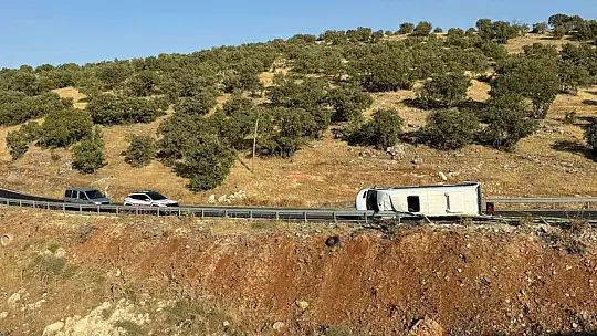 Adıyaman'dan geziye giden kadınları taşıyan minibüs devrildi: 1 ölü, 15 yaralı