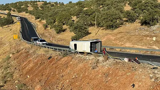 Adıyaman'dan geziye giden kadınları taşıyan minibüs devrildi: 1 ölü, 15 yaralı
