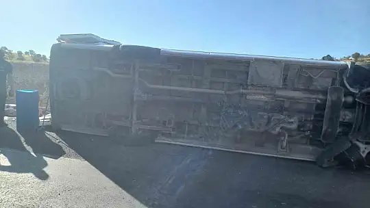Adıyaman'dan geziye giden kadınları taşıyan minibüs devrildi: 1 ölü, 15 yaralı