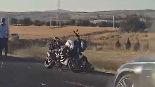 Kamyonet ile motosiklet çarpıştı: 1 ölü, 1 yaralı