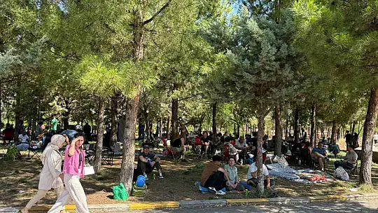 Diyarbakır'da kimliğini ve giriş belgesini unutanların imdadına polis yetişti