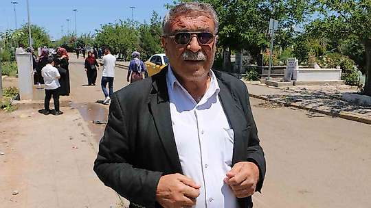 Diyarbakır'da Kurban Bayramı'nın ilk gününde mezarlıklar doldu taştı