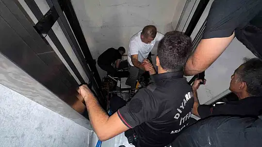 Diyarbakır'da maça gelen taraftarlar asansörde mahsur kaldı