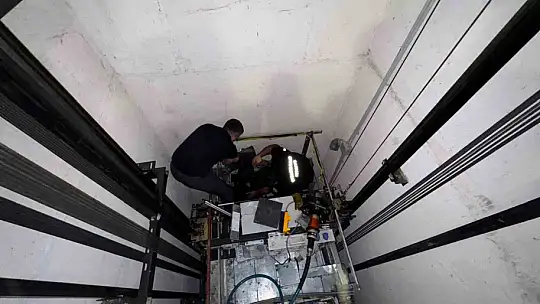 Diyarbakır'da maça gelen taraftarlar asansörde mahsur kaldı