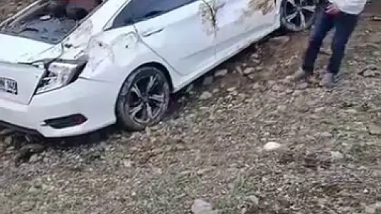 Diyarbakır'da otomobil yoldan çıktı: 1 yaralı