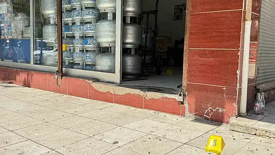 Silahlı kavgada facianın eşiğinden dönüldü: Kurşunlar tüp dolu dükkana isabet etti