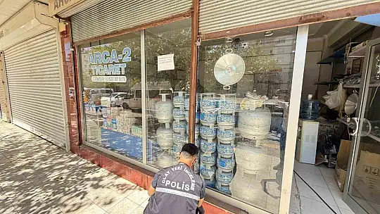 Silahlı kavgada facianın eşiğinden dönüldü: Kurşunlar tüp dolu dükkana isabet etti