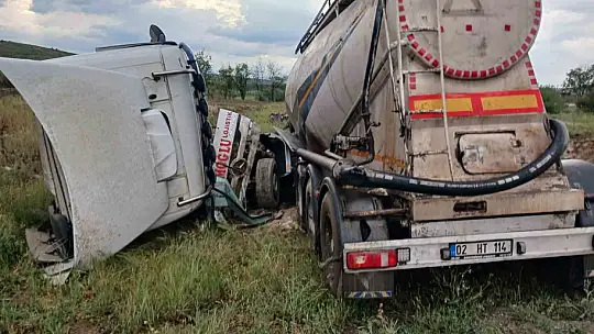 Doğanşehir'de tanker tarlaya devrildi, sürücü yaralandı