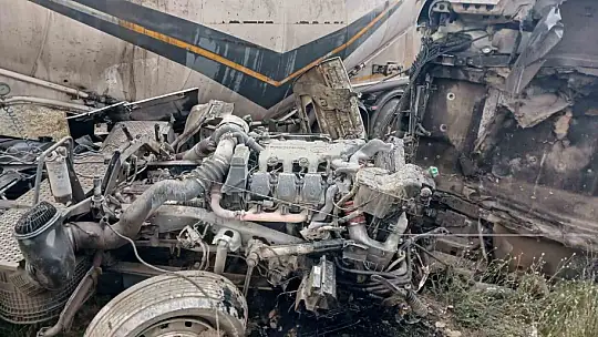 Doğanşehir'de tanker tarlaya devrildi, sürücü yaralandı