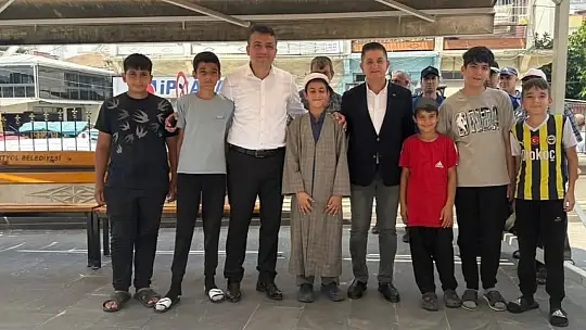 Dörtyol'da orman yangınında şehit düşen kahramanlar için helva dağıtıldı