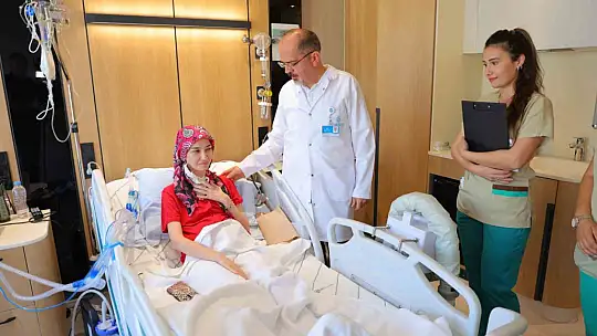 Dünyada 4 vakadan biri olan Myastenia Gravis hastası Türkiye'de tedavi edildi
