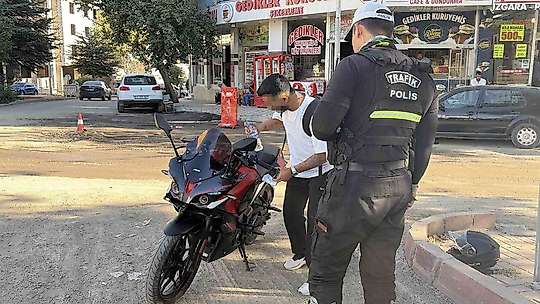 Elazığ'da abart egzozlu motosiklete 21 bin lira ceza kesildi