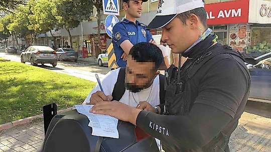 Elazığ'da abart egzozlu motosiklete 21 bin lira ceza kesildi