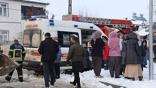 Elazığ'da apartman dairesinde yangın: 11 kişi dumandan etkilendi