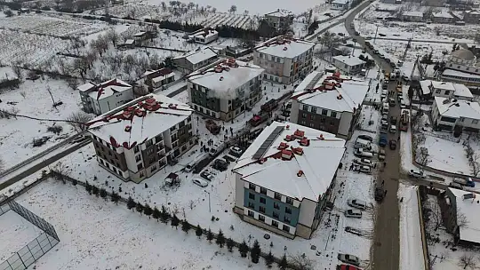 Elazığ'da apartman dairesinde yangın: 11 kişi dumandan etkilendi