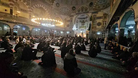 Elazığ'da Berat Kandili'nde camiler doldu taştı