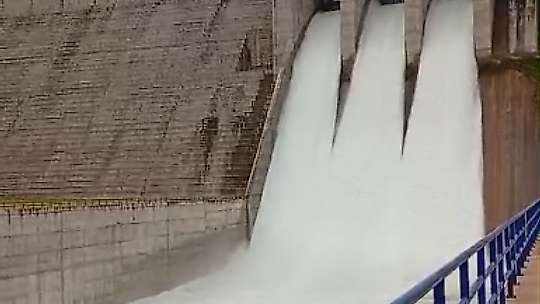 Elazığ'da bir barajın daha kapakları açıldı