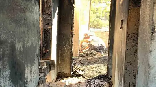 Elazığ'da bir ev yangında yanarak kül oldu