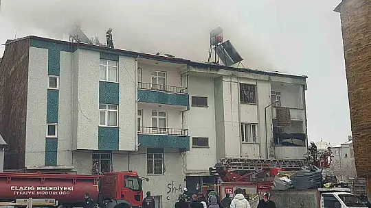 Elazığ'da çatı yangını