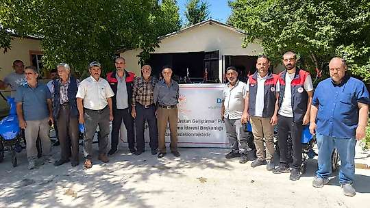 Elazığ'da çiftçilere çapa makinesi dağıtıldı