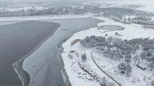 Elazığ'da Cip Baraj Gölü'nün bazı kısımları buz tuttu