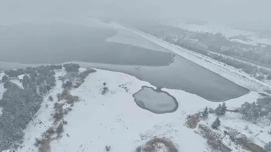 Elazığ'da Cip Baraj Gölü'nün bazı kısımları buz tuttu