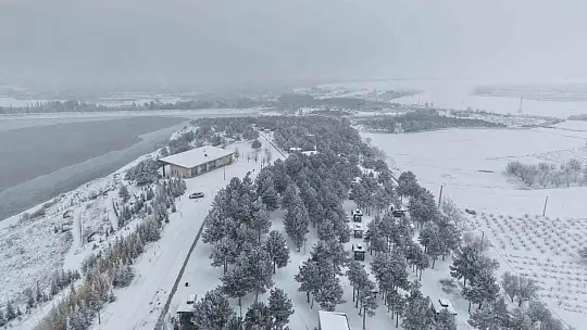 Elazığ'da Cip Baraj Gölü'nün bazı kısımları buz tuttu