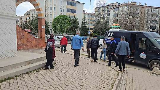 Elazığ'da dilencinin 'bebek arabası' hilesi zabıtaya takıldı
