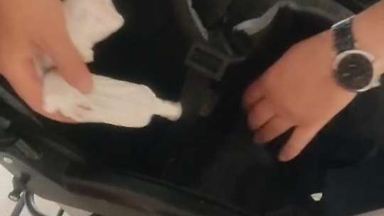 Elazığ'da dilencinin 'bebek arabası' hilesi zabıtaya takıldı