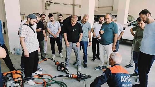 Elazığ'da enkazda arama kurtarma eğitimleri