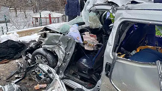 Elazığ'da feci kaza: Çift hayatını kaybetti