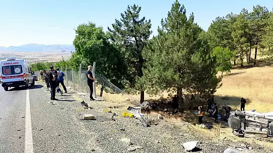Elazığ'da hafif ticari araç şarampole uçtu: 3 yaralı