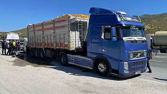 Elazığ'da hafif ticari araç tırın altına girdi: 1 ölü