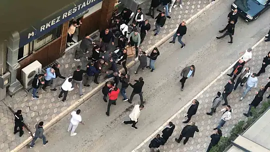 Elazığ'da iki grup arasında kavga: Masa ve sandalyeler havada uçuştu