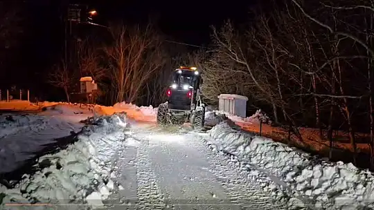 Elazığ'da karla mücadele çalışmaları sürüyor: 276 köy yolu açıldı