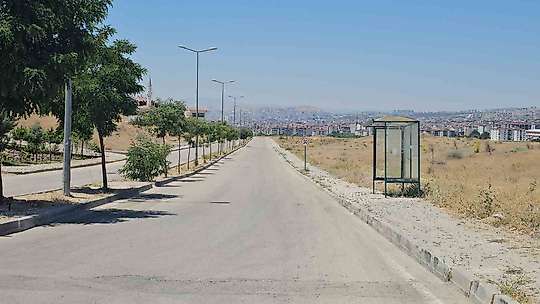 Elazığ'da kavurucu sıcaklar yolları boşalttı