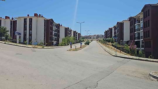 Elazığ'da kavurucu sıcaklar yolları boşalttı