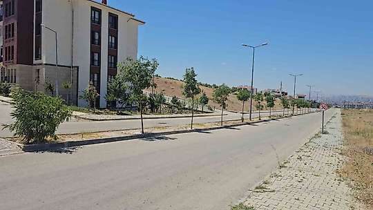 Elazığ'da kavurucu sıcaklar yolları boşalttı