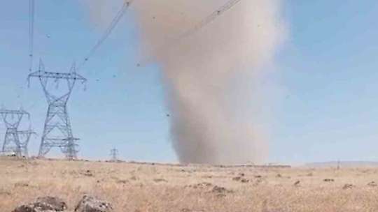 Elazığ'da korkutan hortum kamerada